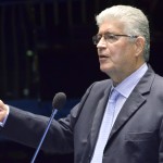 Em aparte, senador Roberto Requião (PMDB-PR) condena o corporativismo em todas as instâncias do poder público